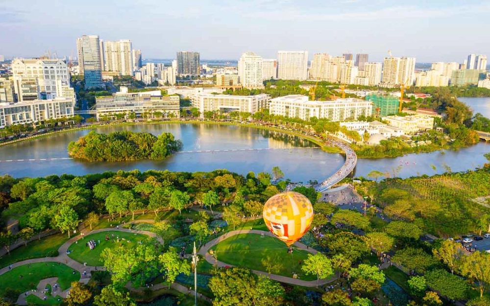 Tham quan cầu ánh sao quận 7 có mở cửa không nhé