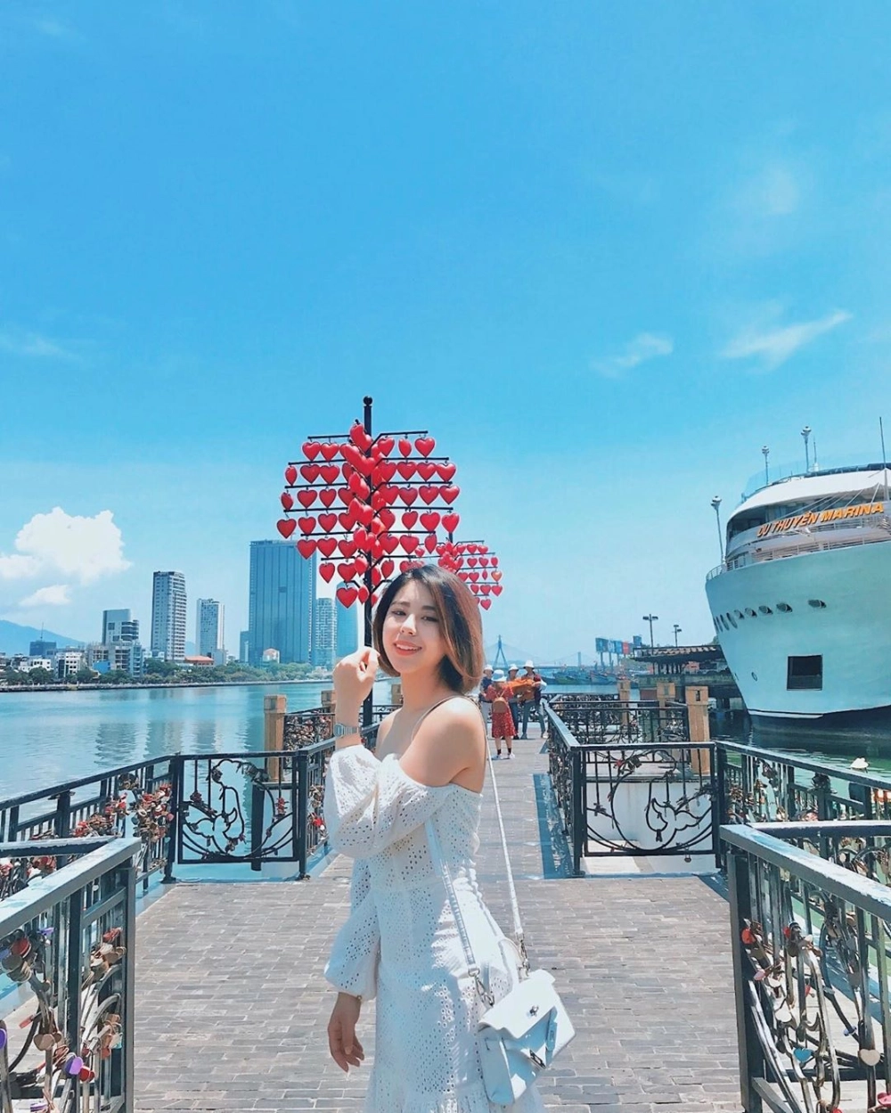 Đừng bỏ lỡ chụp ảnh cầu tình yêu đà nẵng