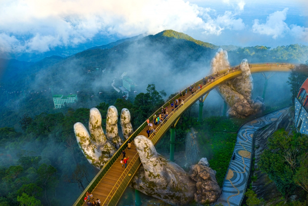 Chắc chắn không thể bỏ qua toàn cảnh cầu vàng đà nẵngChắc chắn không thể bỏ qua toàn cảnh cầu vàng đà nẵng