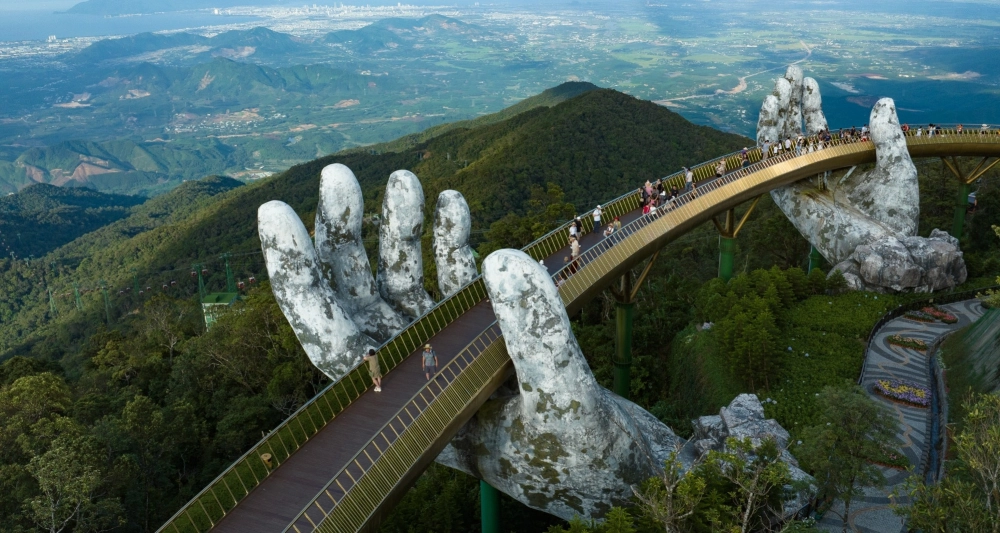 Chiêm ngưỡng vẻ đẹp của cầu vàng bà nà hill