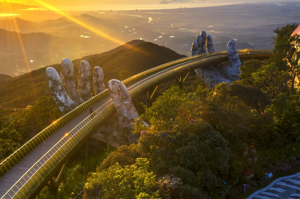 Hãy đến cầu vàng bà nà hills khám phá vẻ đẹp