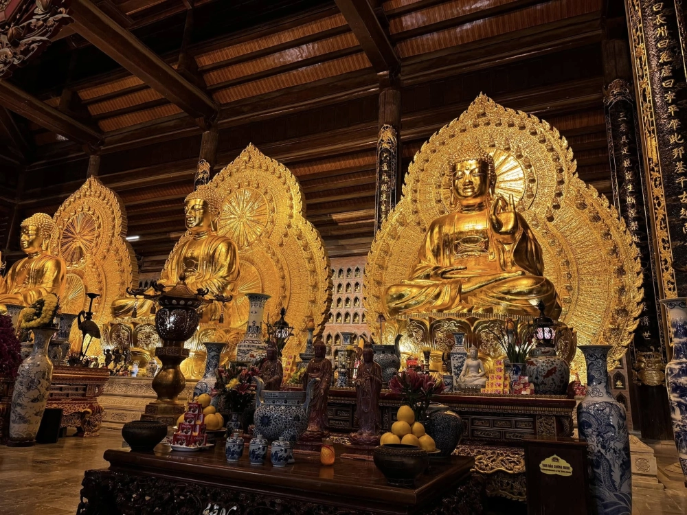 Ngắm nhìn khung cảnh chùa bái đính tuyệt đẹp