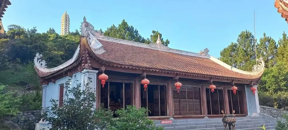 Xem thêm hình ảnh của chùa Hương Tích huyền bí