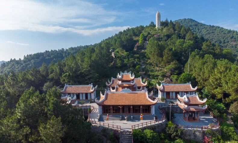 Tìm hiểu lịch sử chùa Hương Tích đầy huyền bí