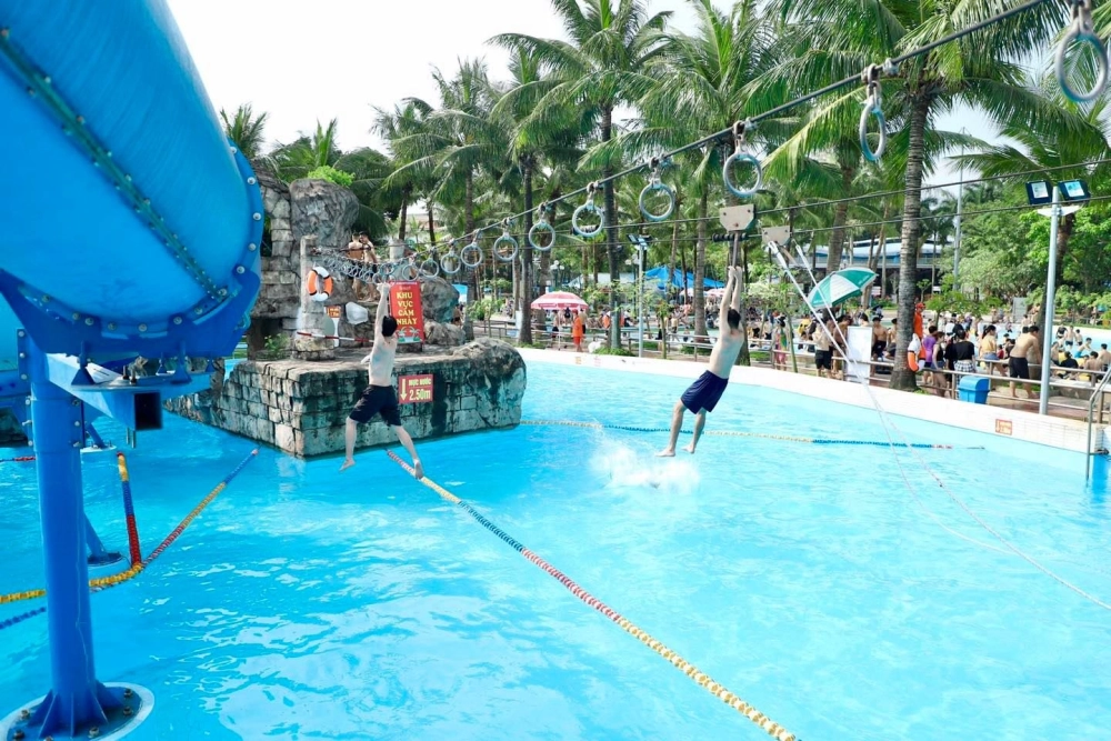 Thả ga trải nghiệm tại khu vui chơi công viên nước hồ tây