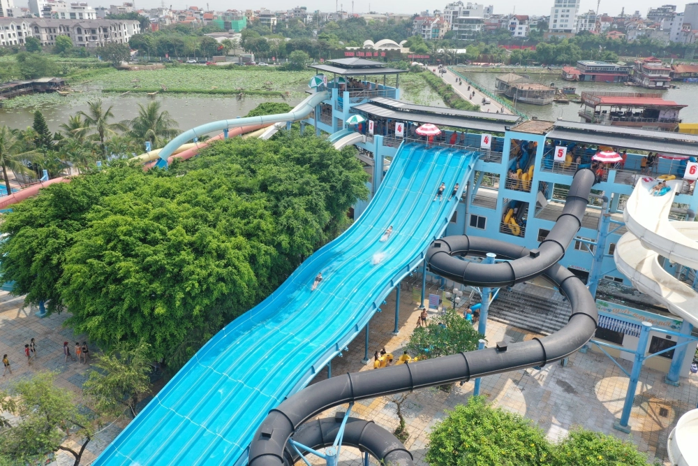 Vui quên lối về với các trò chơi trong công viên nước hồ tây