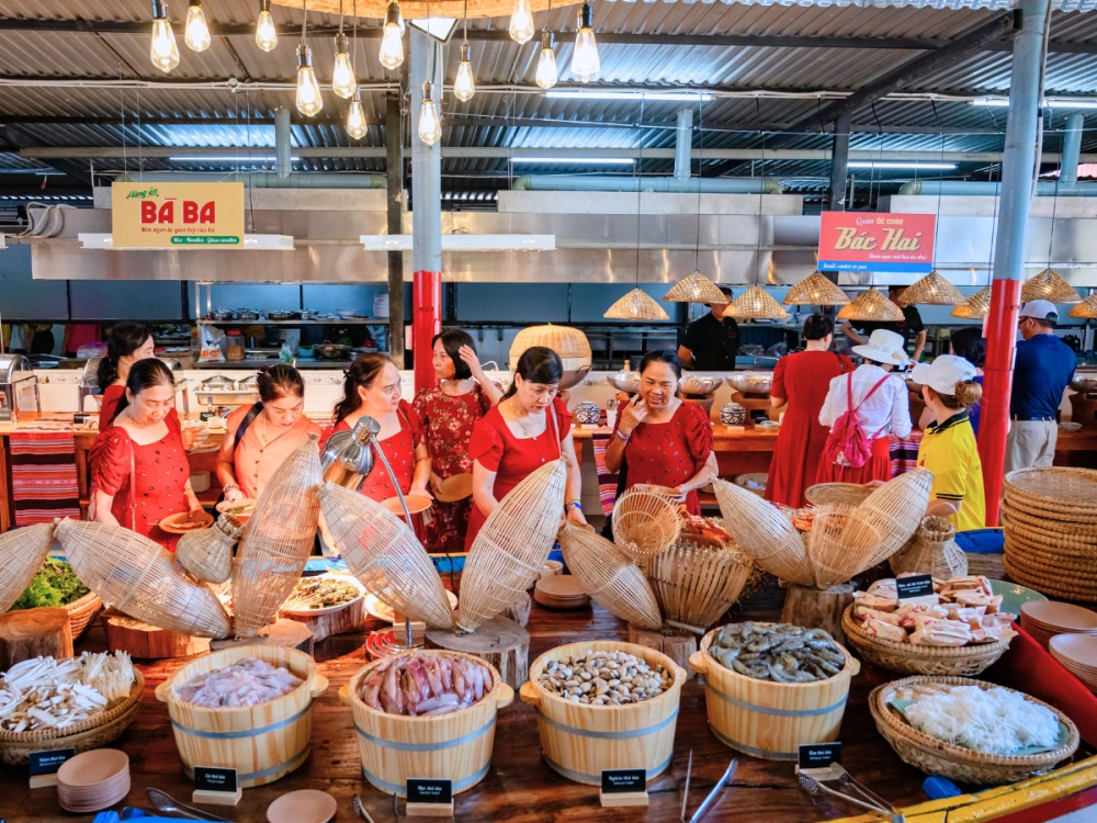 Đừng bỏ qua đầm ô loan ăn gì khi đến thăm nơi này