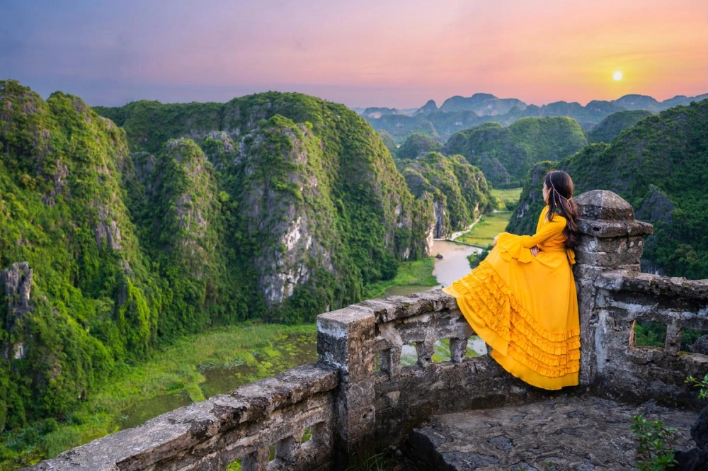 Khám phá vẻ đẹp kỳ vĩ của hang múa tràng an tại Ninh Bình