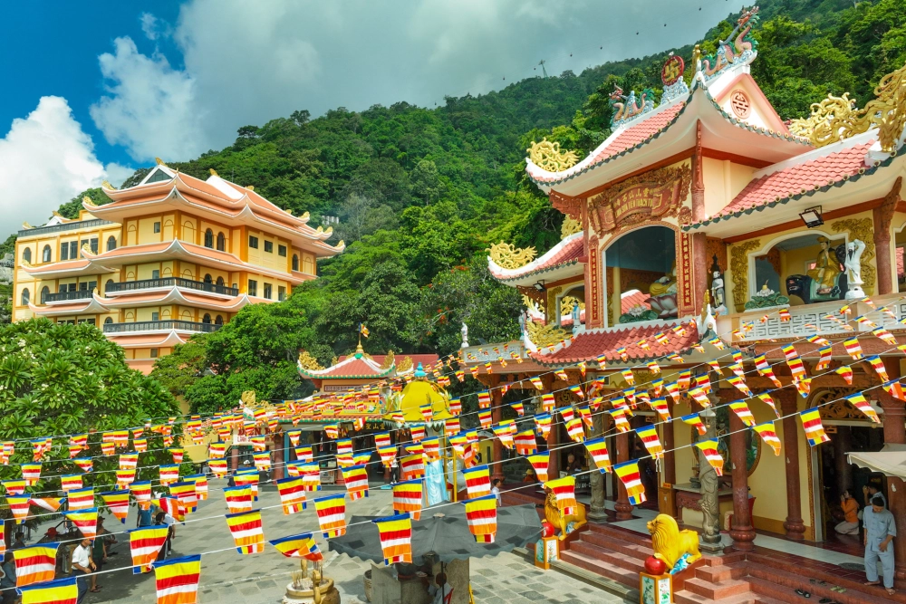 Tìm hiểu núi bà đen thuộc xã nào dễ hiểu