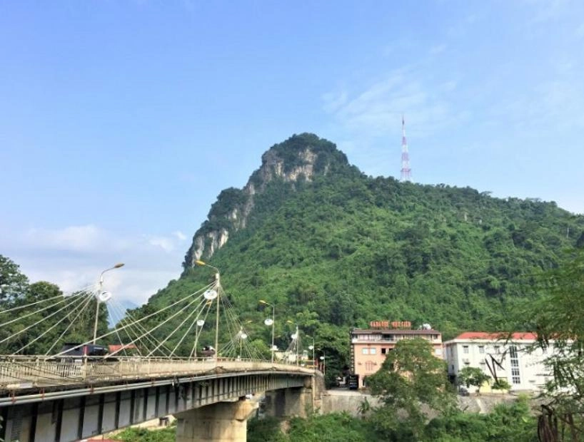 Tìm hiểu thêm về giới thiệu về núi cấm huyền bí