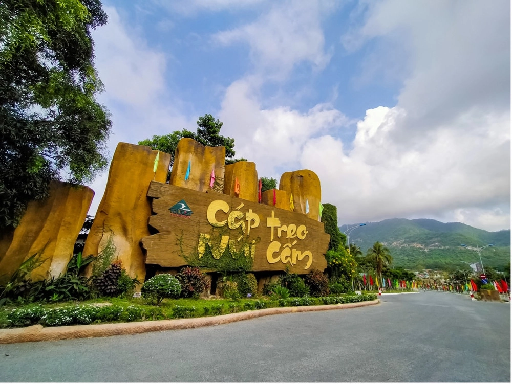 Thông tin hữu ích về giá vé cáp treo núi cấm tại đây