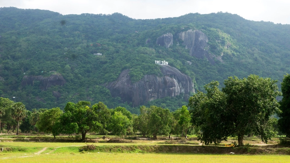 Đắm mình vào cảnh sắc núi cô tô tri tôn an giang
