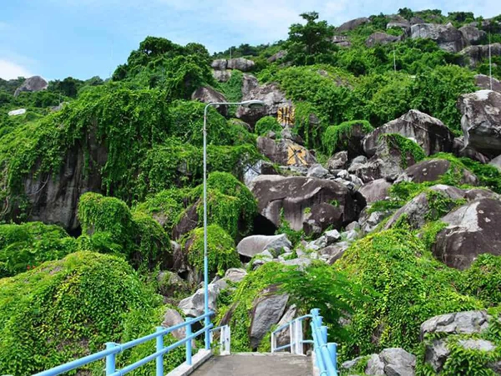 Vãn cảnh tâm linh tại chùa hang núi cô tô bình yênVãn cảnh tâm linh tại chùa hang núi cô tô bình yên