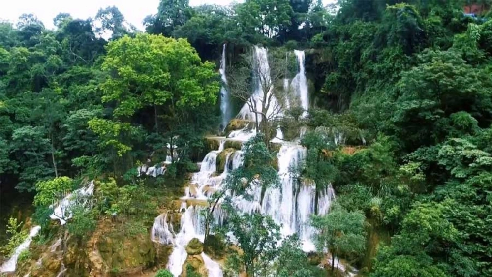 Khám phá vẻ đẹp thác dải yếm mộc châu mộng mơ