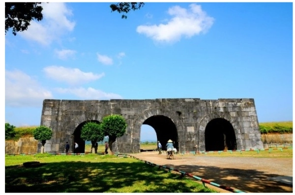 Vinh danh thành nhà hồ được unesco công nhận di sản