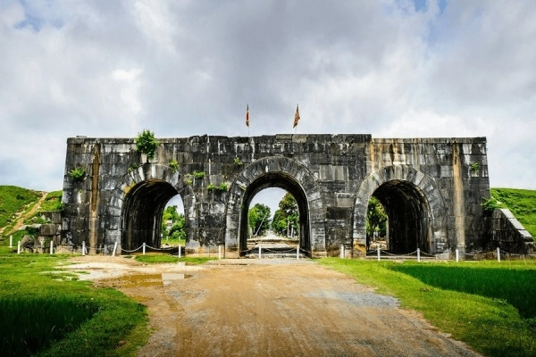 Dự án phục dựng thành nhà hồ gây chú ý