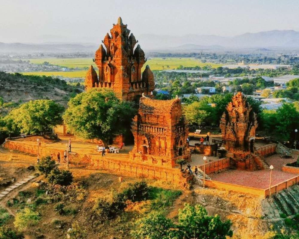 Khám phá Đôi nét sơ lược về Tháp Chàm tuyệt đẹp