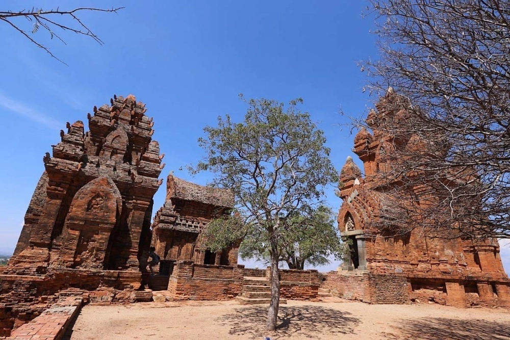 Với vẻ đẹp kỳ bí, thap cham vietnam luôn thu hút du khách