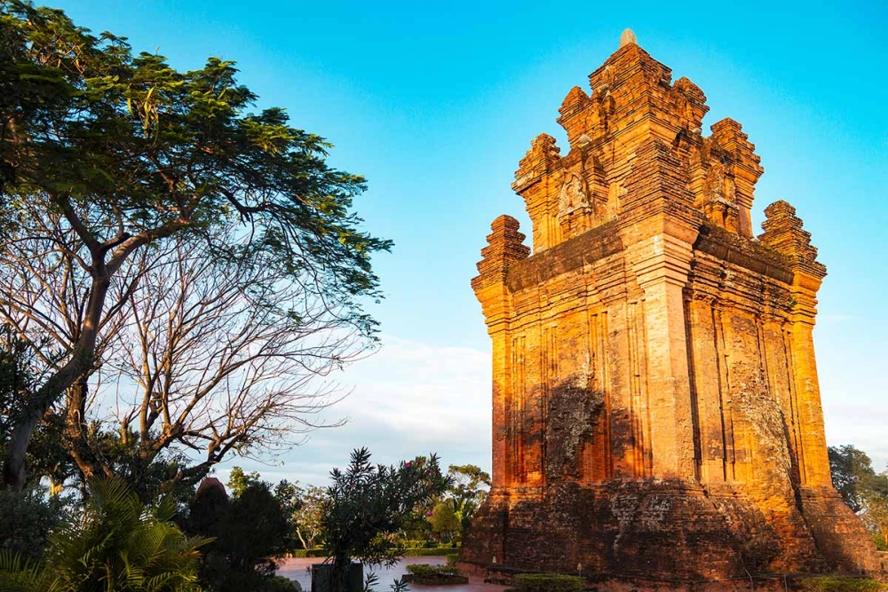 Xem ngay hình ảnh của tháp nhạn đẹp nhất