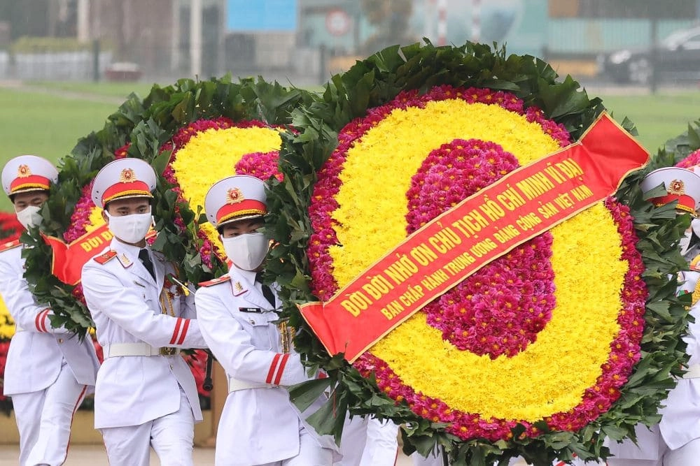 Lặng nhìn bác hồ nằm trong lăng để cảm nhận sự yên bình và tôn kính
