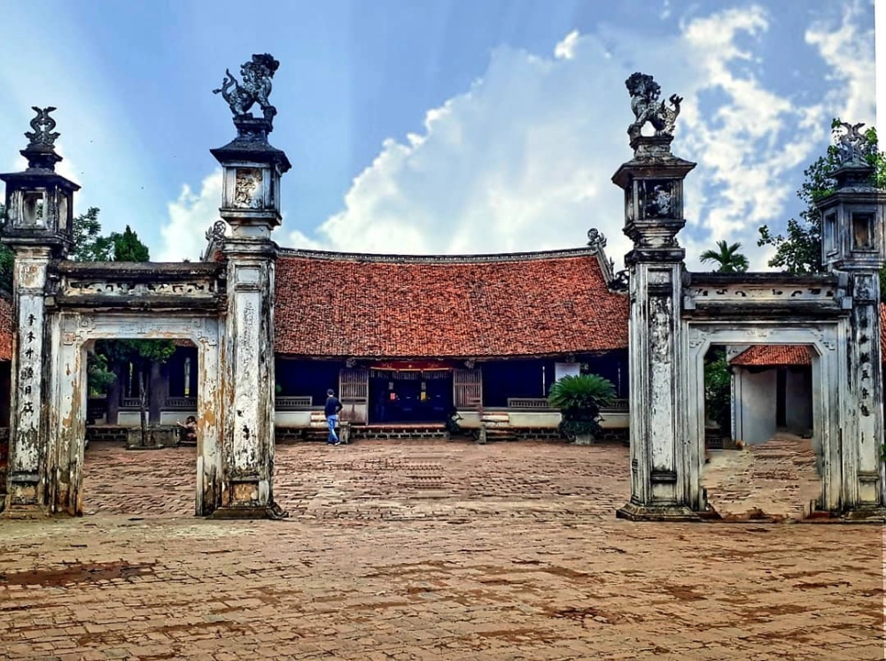Trải nghiệm nét xưa tại cổng làng cổ đường lâm cổ kính