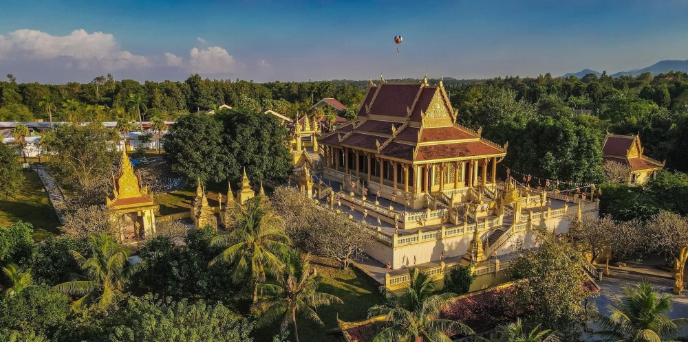 Tình thân gắn kết làng 54 dân tộc anh em