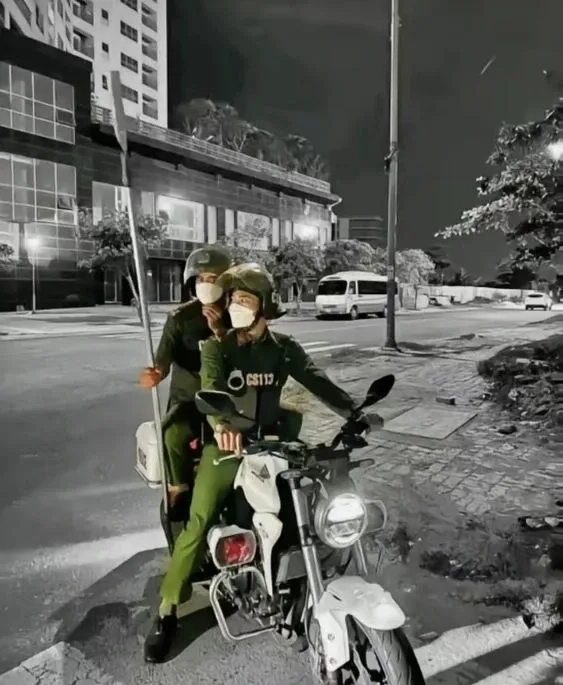 Meme công an bắt xe chuẩn không cần chỉnh luôn đúng lúc