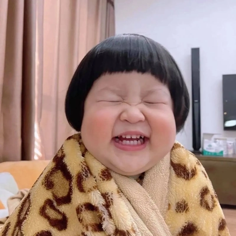 Không thể rời mắt khỏi meme ảnh em bé cute đầy biểu cảm