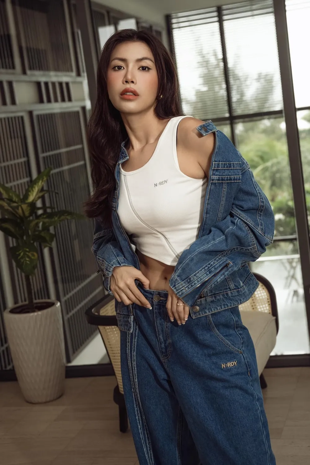  Follow ngay Minh Tú Instagram để xem những bức ảnh đẹp