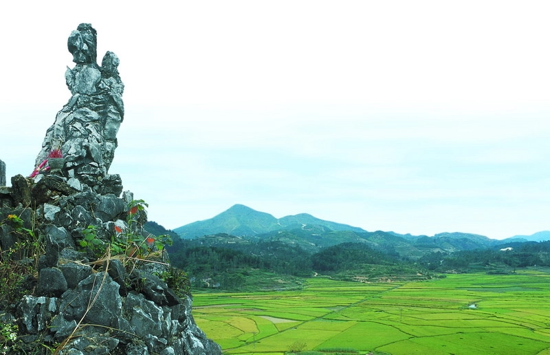 Tượng đá trên núi nàng tô thị khắc khoải năm tháng