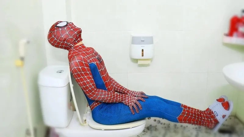 Cậu bé người nhện với những hành động ngây thơ nhưng vô cùng dũng cảm