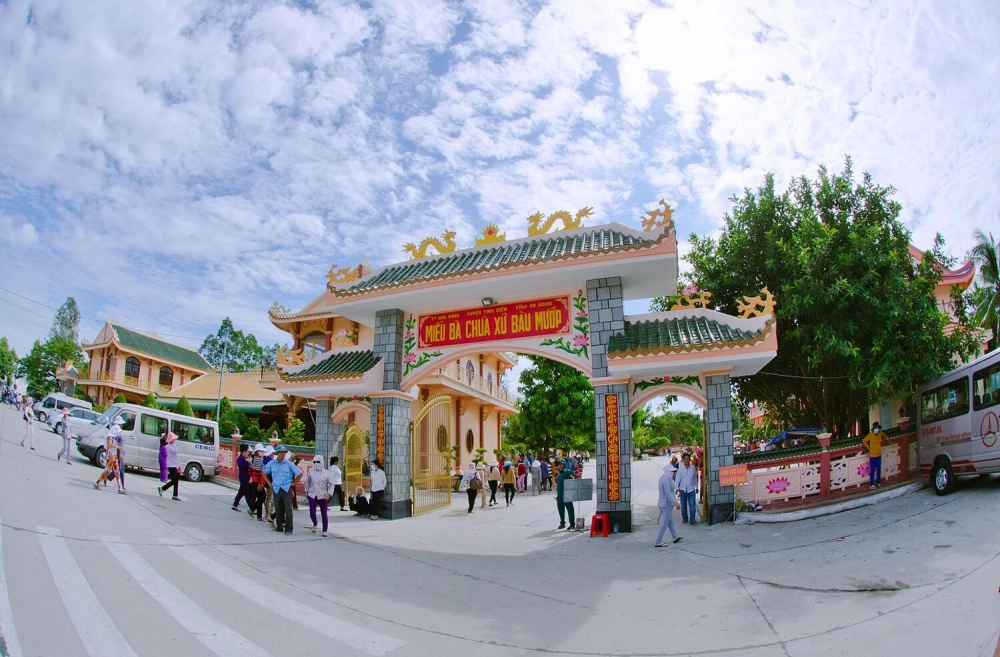 Sự linh thiêng của di tích miếu bà chúa xứ núi sam