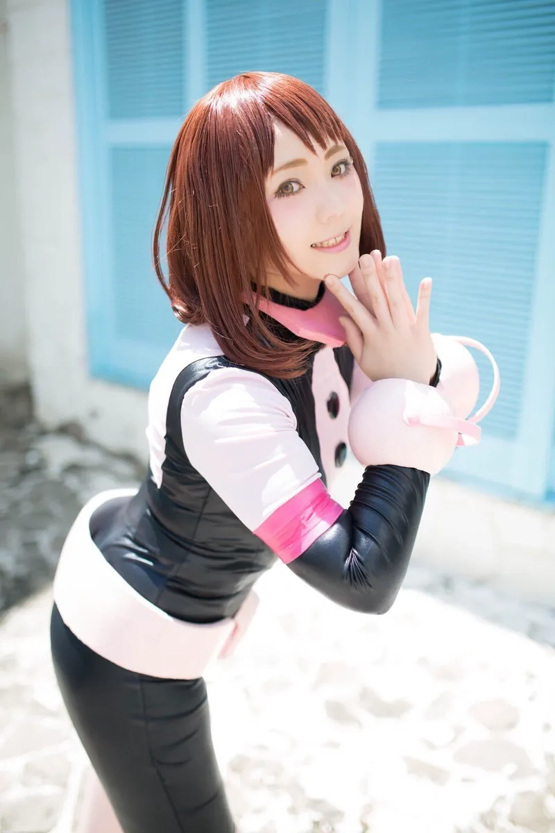 Vẻ ngoài xuất sắc của cosplay Ochako Uraraka tại các sự kiện lớn