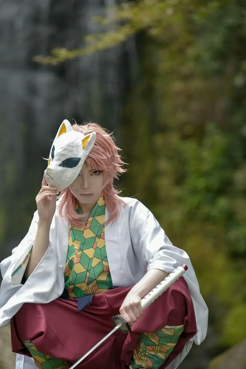 Bộ ảnh Demon Slayer Sabito cosplay viral mạnh mẽ