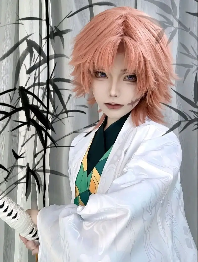 Tái hiện hoàn hảo thần thái Sabito cosplay Demon Slayer