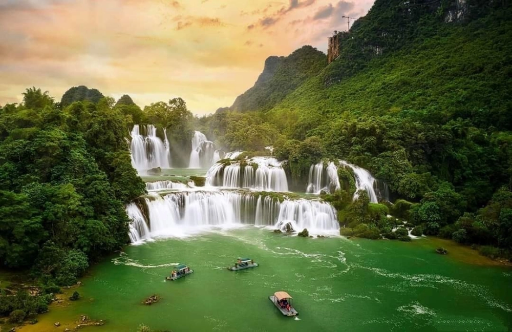 Tháng này đi cao bằng bản giốc chill lắm