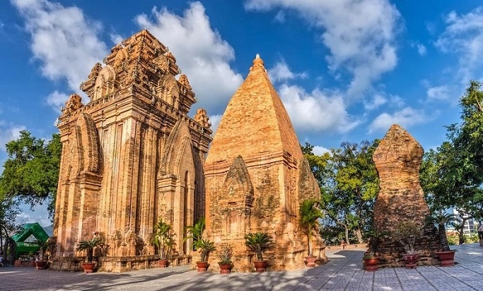 Khám phá du lịch tháp bà ponagar thú vị
