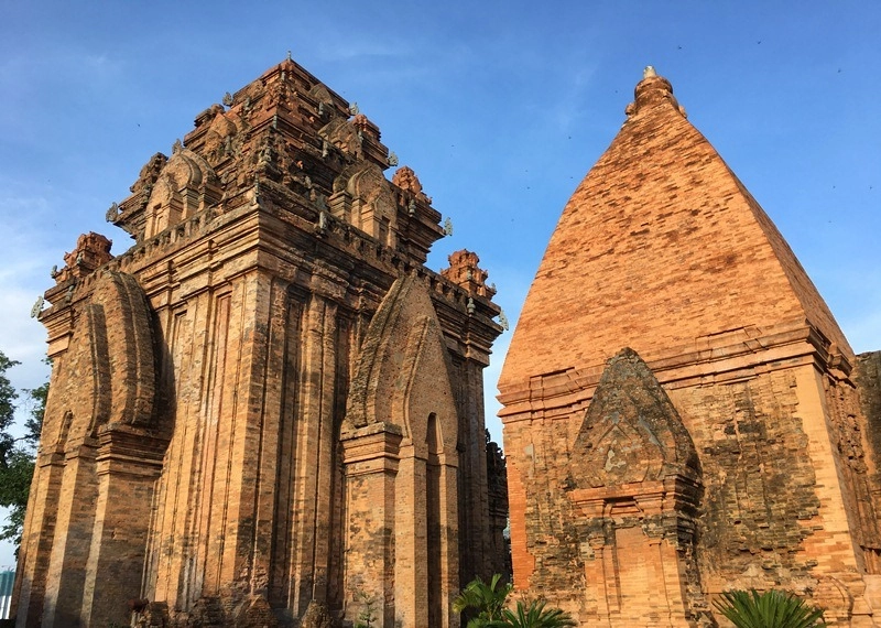 Tham quan khu du lịch tháp bà đầy sắc màu