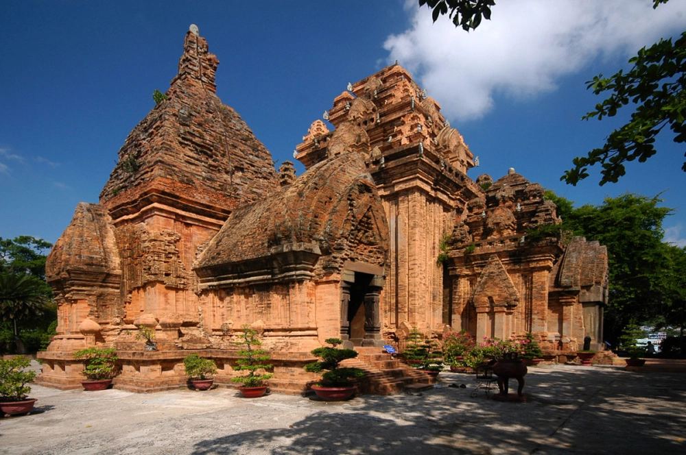 Ngắm nhìn kiến trúc tháp bà ponagar độc đáo