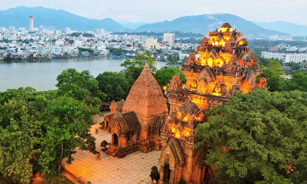 Tìm hiểu lịch sử tháp bà ponagar lâu đời