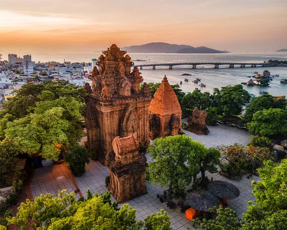Chia sẻ khoảnh khắc khi check in tháp bà ponagar