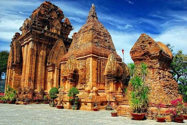 Tìm hiểu về chùa tháp bà Ponagar