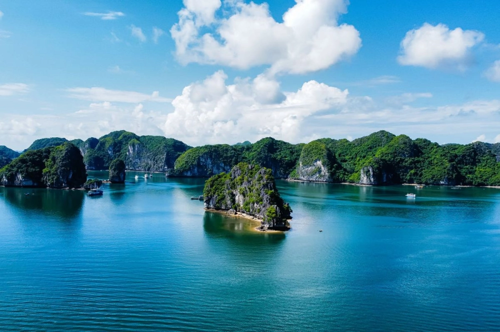 Khám phá đôi nét về vịnh lan hạ tuyệt đẹp