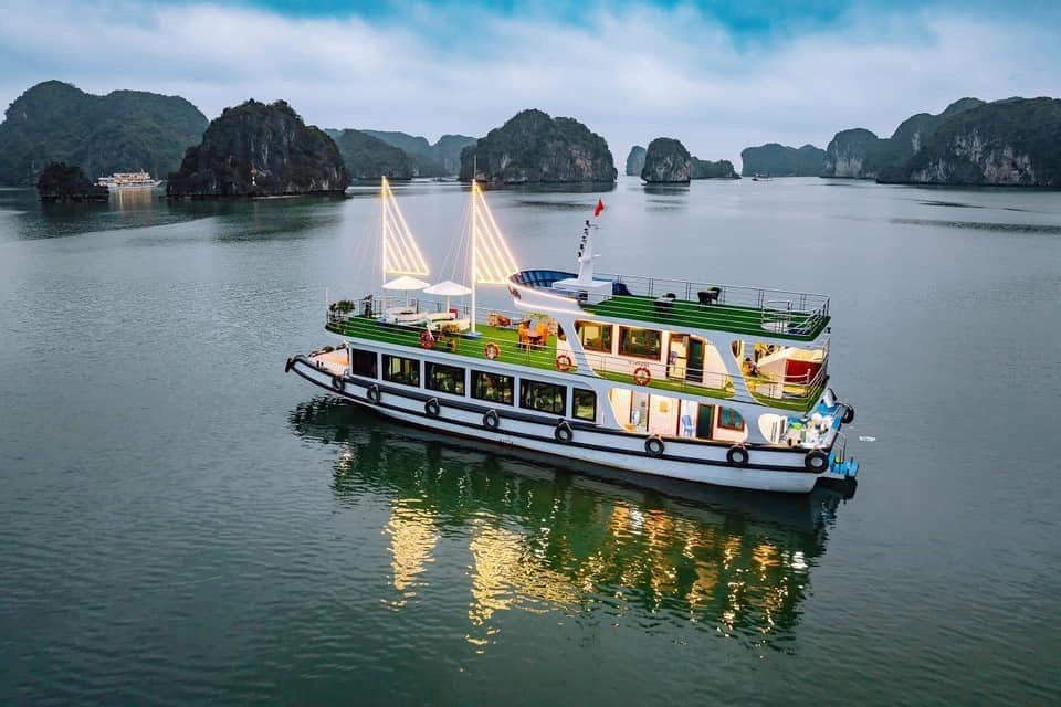 Khám phá tour du thuyền vịnh lan hạ 2 ngày 1 đêm thú vị