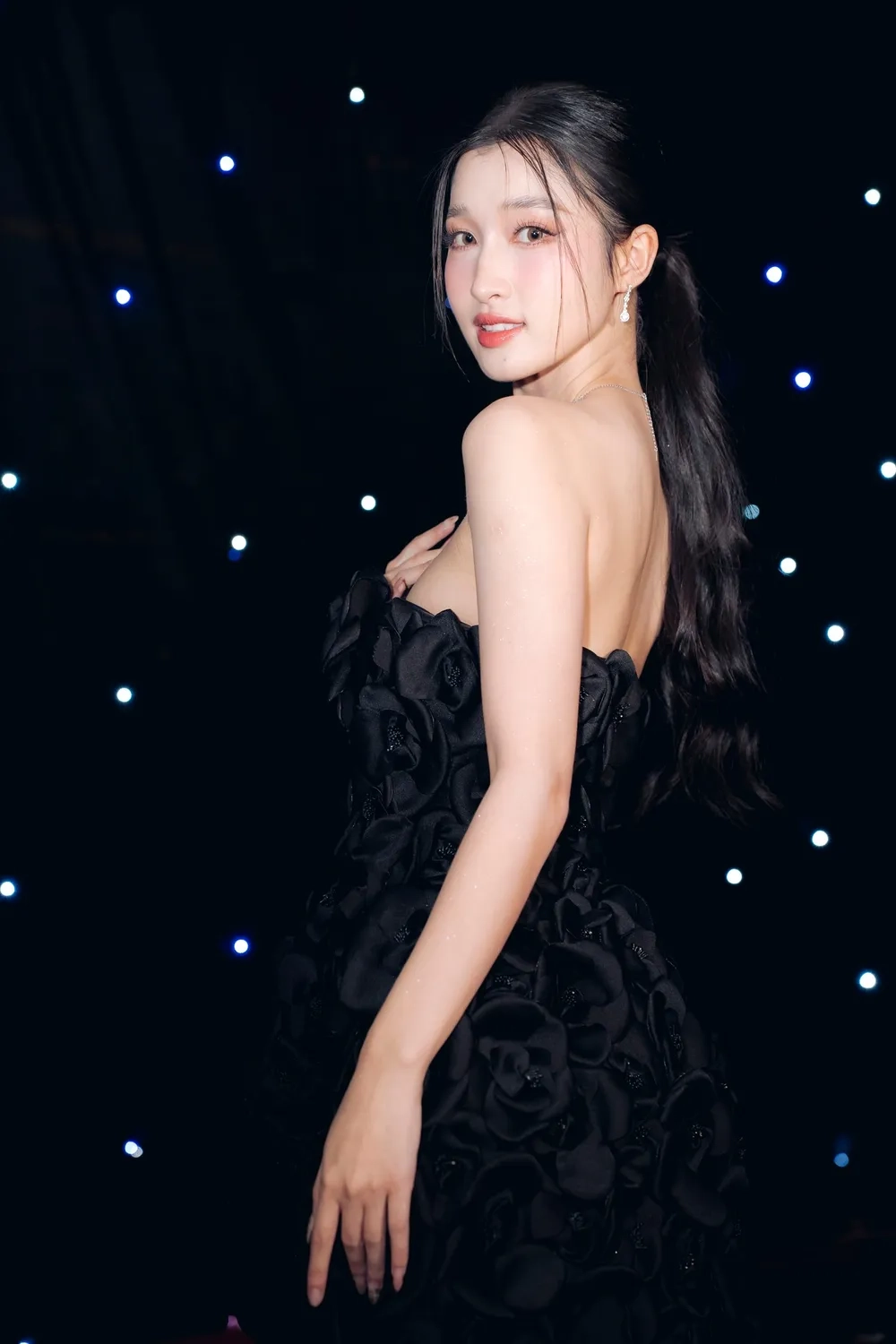 Hé lộ Á hậu Phương Nhi sinh năm bao nhiêu
