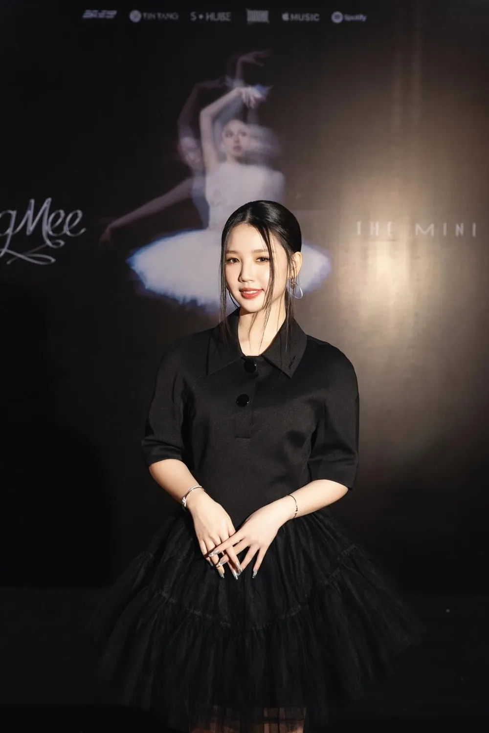 Netizen thắc mắc về sao anh chưa về Amee