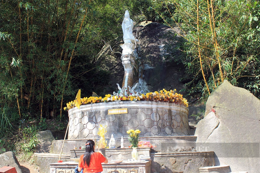 Lễ hội chùa Hương Tích Hà Tĩnh, thu hút hàng nghìn phật tử
