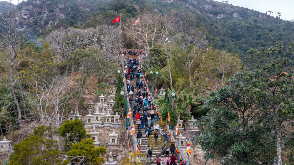 Hình ảnh về chùa Yên Tử mang đậm thiền vị