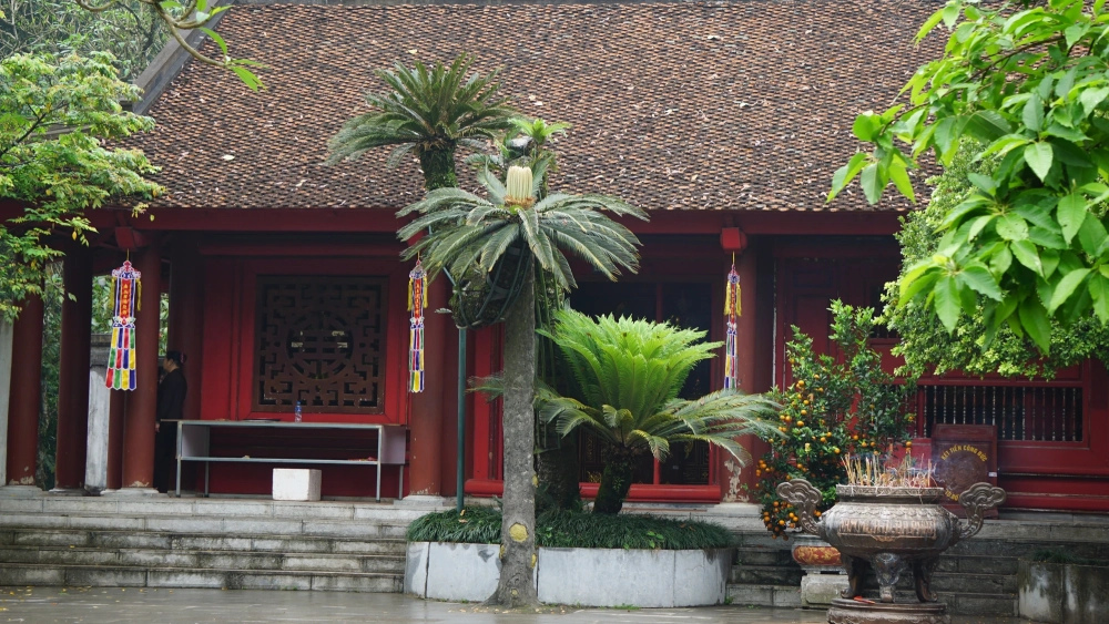 Dâng hương Đền Hùng thành kính tưởng nhớ tổ tiên