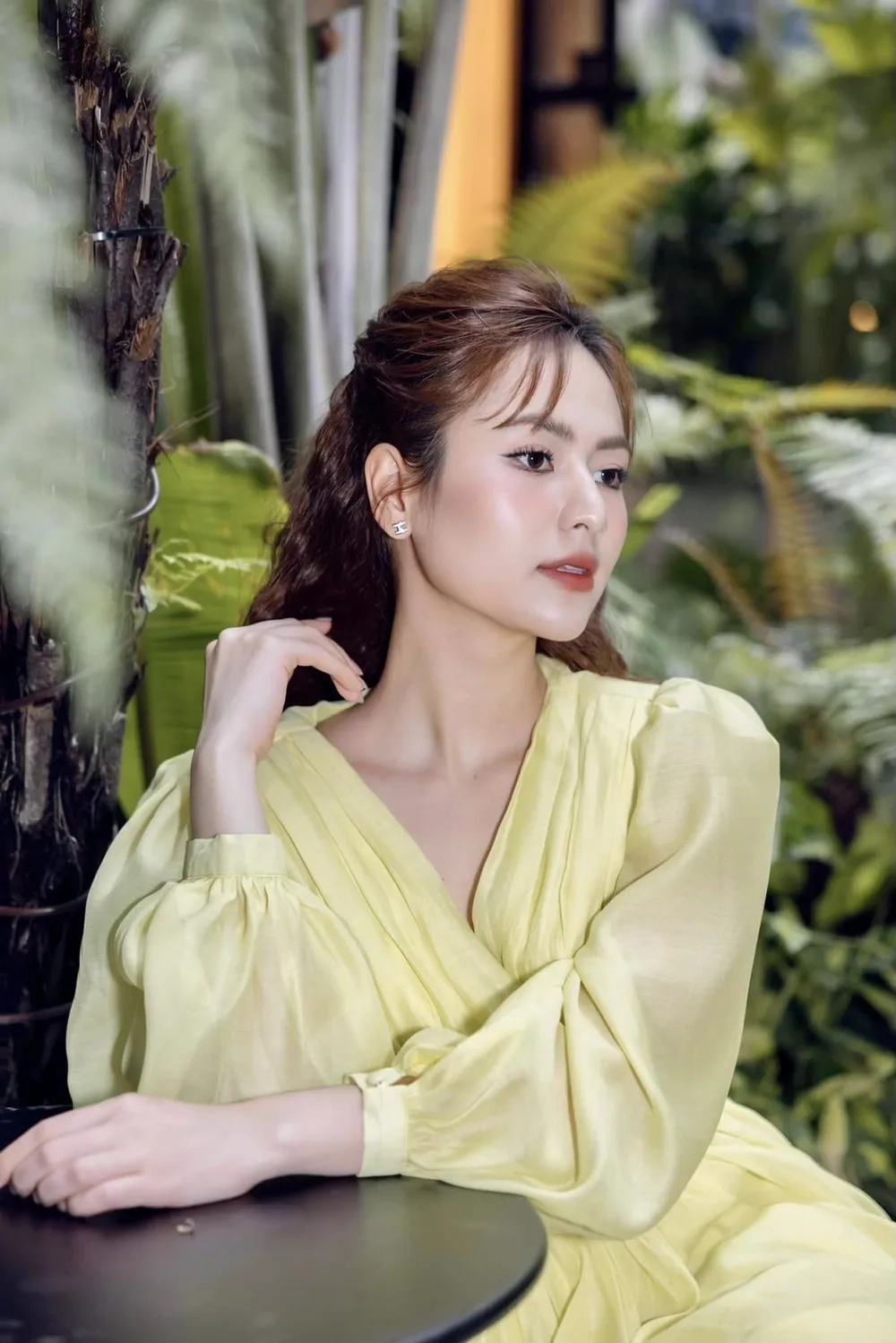 Giới thiệu chi tiết tiểu sử của diễn viên Việt Hoa